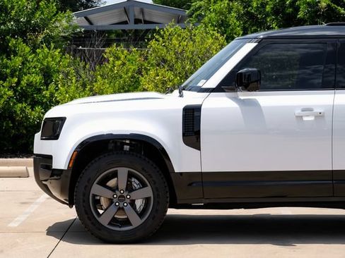 New 2026 Land Rover Defender 110 X-Dynamic SE AWD/4WD image 17