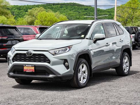 Used 2021 Toyota RAV4 XLE w/ Carpet Mat Package (TMS) AWD/4WD image 7