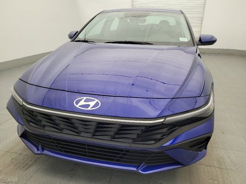 Used 2025 Hyundai Elantra SE FWD image 13