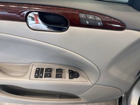 Used 2010 Buick Lucerne CXL image 26