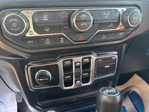 Used 2018 Jeep Wrangler Unlimited Sport S image 23