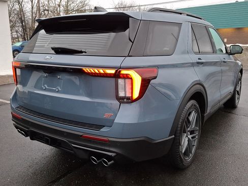 Used 2025 Ford Explorer ST image 6