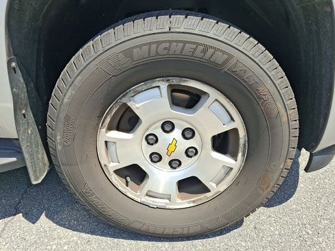 Used 2010 Chevrolet Tahoe LS w/ Convenience Package AWD/4WD image 4