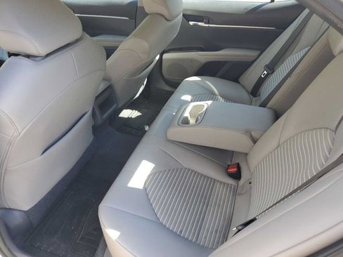 Used 2021 Toyota Camry SE image 18