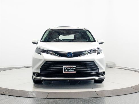 Certified 2025 Toyota Sienna XLE AWD/4WD image 2