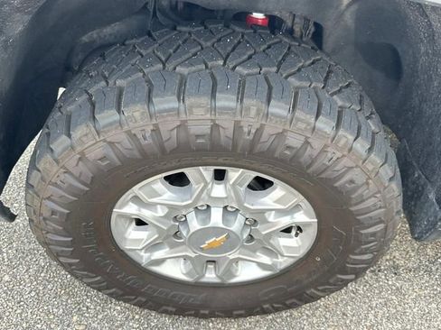 Used 2022 Chevrolet Silverado 2500 LT w/ Fleet Comfort Package AWD/4WD image 5