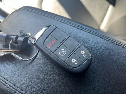 Used 2025 Jeep Compass Limited AWD/4WD image 21