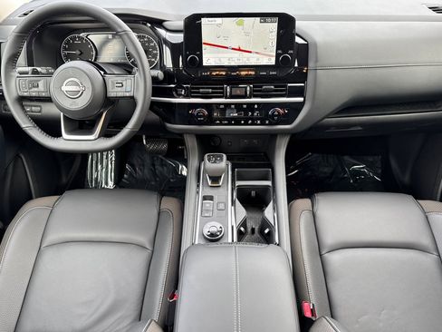 New 2025 Nissan Pathfinder SL image 16