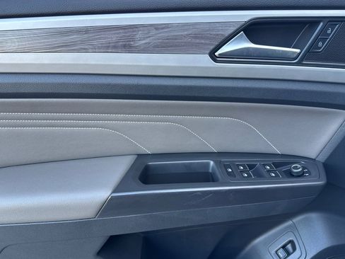 Used 2022 Volkswagen Atlas Cross Sport SE image 11