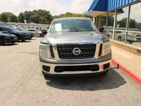 Used 2017 Nissan Titan SV RWD image 2