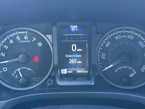 Certified 2023 Toyota Tacoma TRD Off-Road image 31