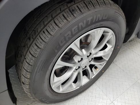 Used 2019 Jeep Cherokee Latitude Plus image 31