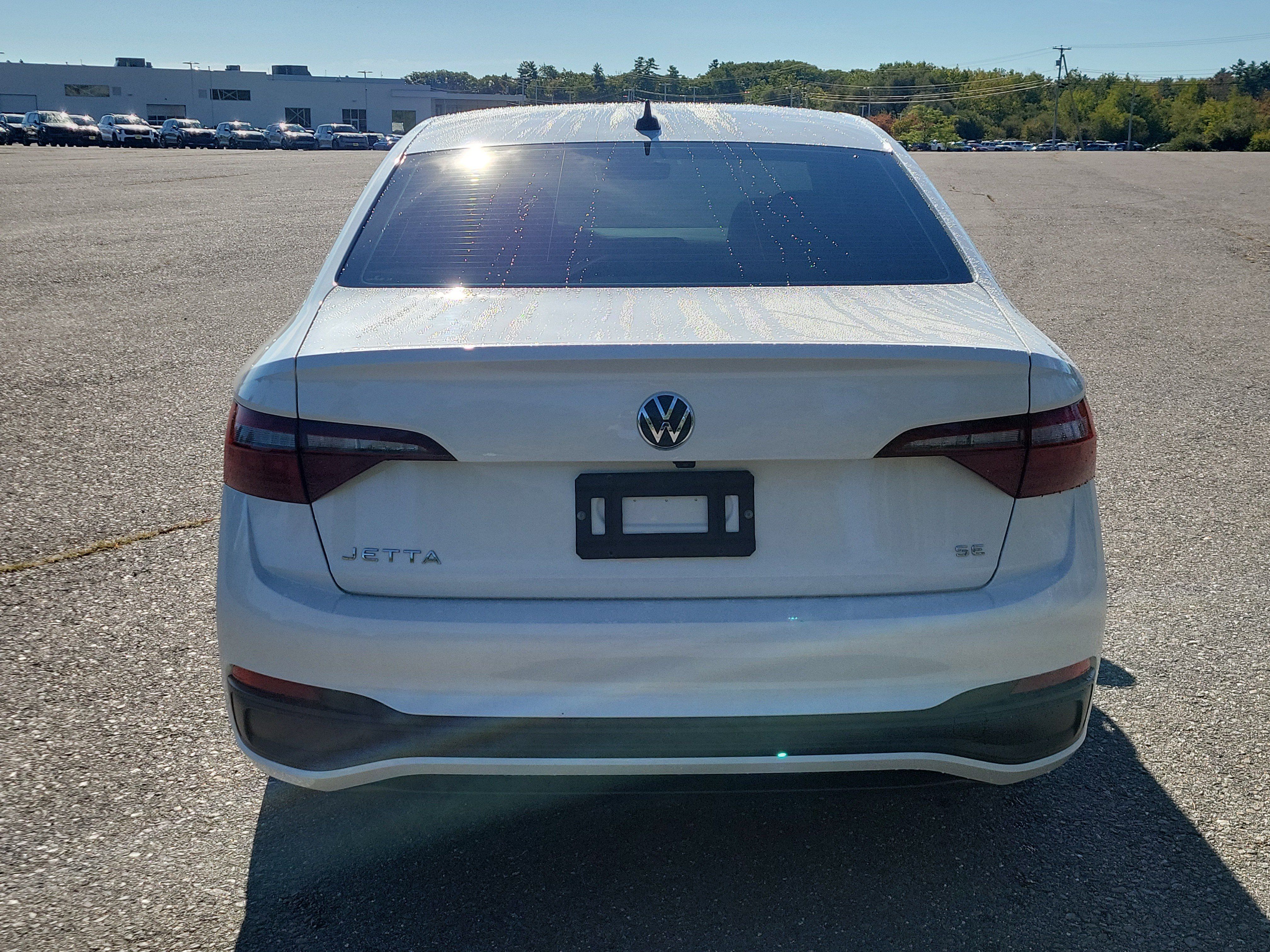 Used 2024 Volkswagen Jetta SE w/ Panoramic Sunroof Package FWD image 6