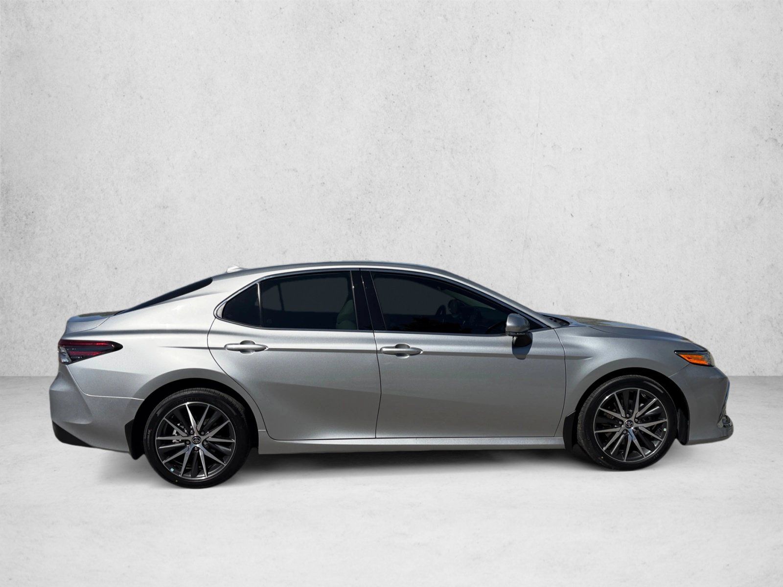 Used 2022 Toyota Camry XLE AWD/4WD image 4