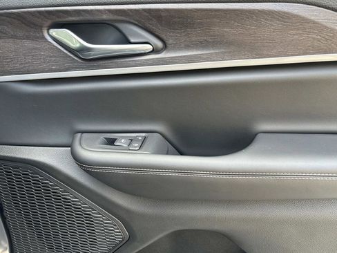 New 2025 Jeep Grand Cherokee Limited w/ Luxury Tech Group II image 35