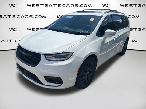Used 2021 Chrysler Pacifica Limited w/ Uconnect Theater Family Group AWD/4WD image 1