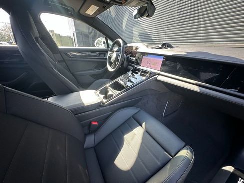 Certified 2026 Porsche Panamera image 40