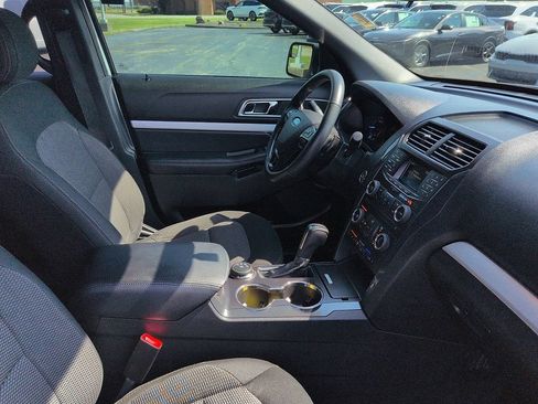 Used 2017 Ford Explorer XLT AWD/4WD image 7