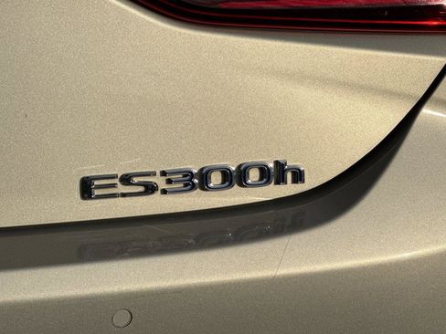 Used 2021 Lexus ES 300h w/ Accessory Package 2 image 27