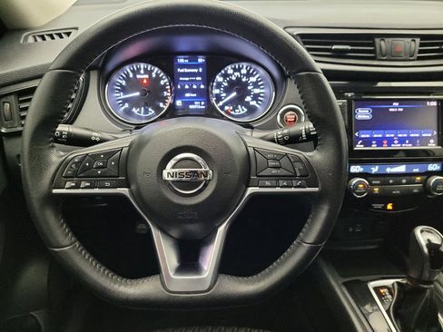 Used 2020 Nissan Rogue SV FWD image 22