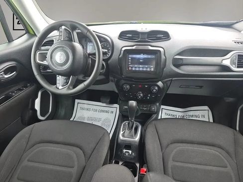 Used 2018 Jeep Renegade Latitude AWD/4WD image 14