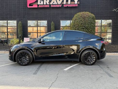 Used 2022 Tesla Model Y Long Range image 9
