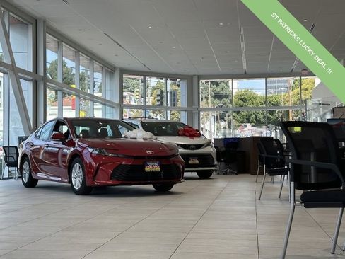 Used 2024 Toyota Sienna LE image 31