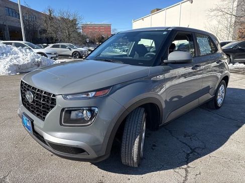 Certified 2023 Hyundai Venue SE w/ Cargo Package image 3