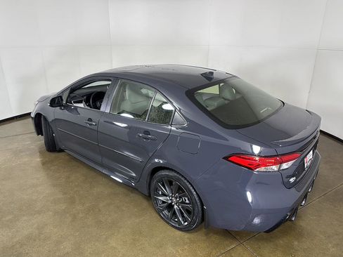Used 2025 Toyota Corolla SE w/ SE Premium Package AWD/4WD image 5