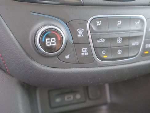 Used 2022 Chevrolet Equinox RS w/ Infotainment Package image 19