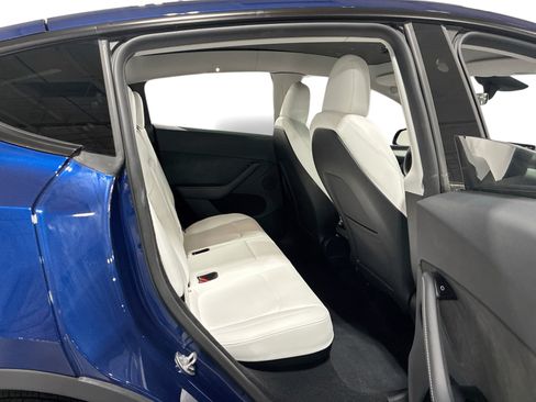 Certified 2023 Tesla Model Y Long Range AWD/4WD image 11