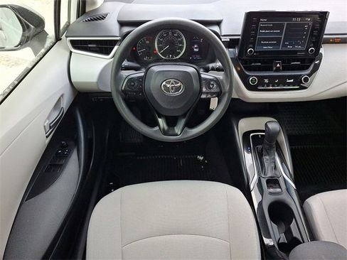 Used 2022 Toyota Corolla LE image 11