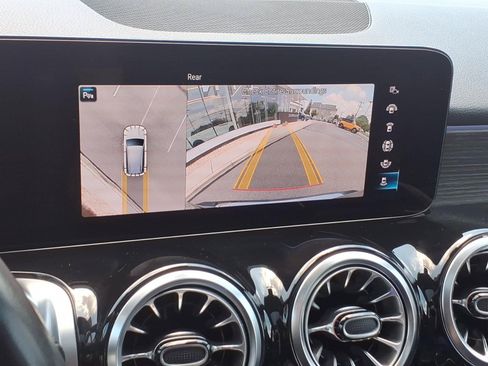 Used 2023 Mercedes-Benz GLB 250 4MATIC image 22