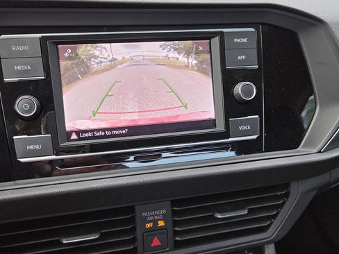 Used 2024 Volkswagen Jetta SE image 9