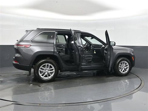 New 2025 Jeep Grand Cherokee Laredo X w/ Luxury Tech Group I image 43