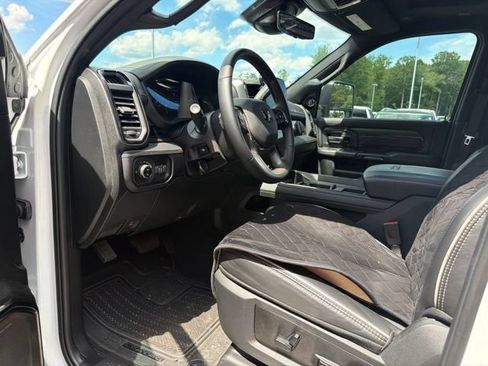 Used 2025 RAM 2500 Limited AWD/4WD image 24