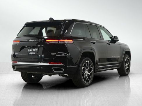 Used 2024 Jeep Grand Cherokee Summit image 5