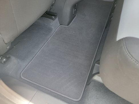 Used 2020 Chevrolet Equinox LT FWD image 37