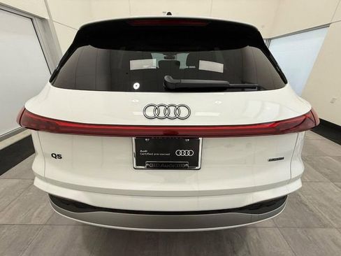 Certified 2025 Audi Q5 Premium w/ Convenience Package AWD/4WD image 3