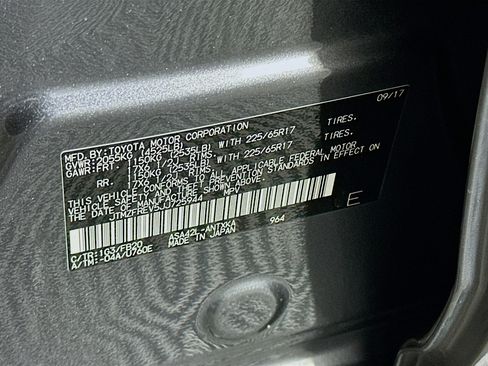 Used 2018 Toyota RAV4 LE image 12