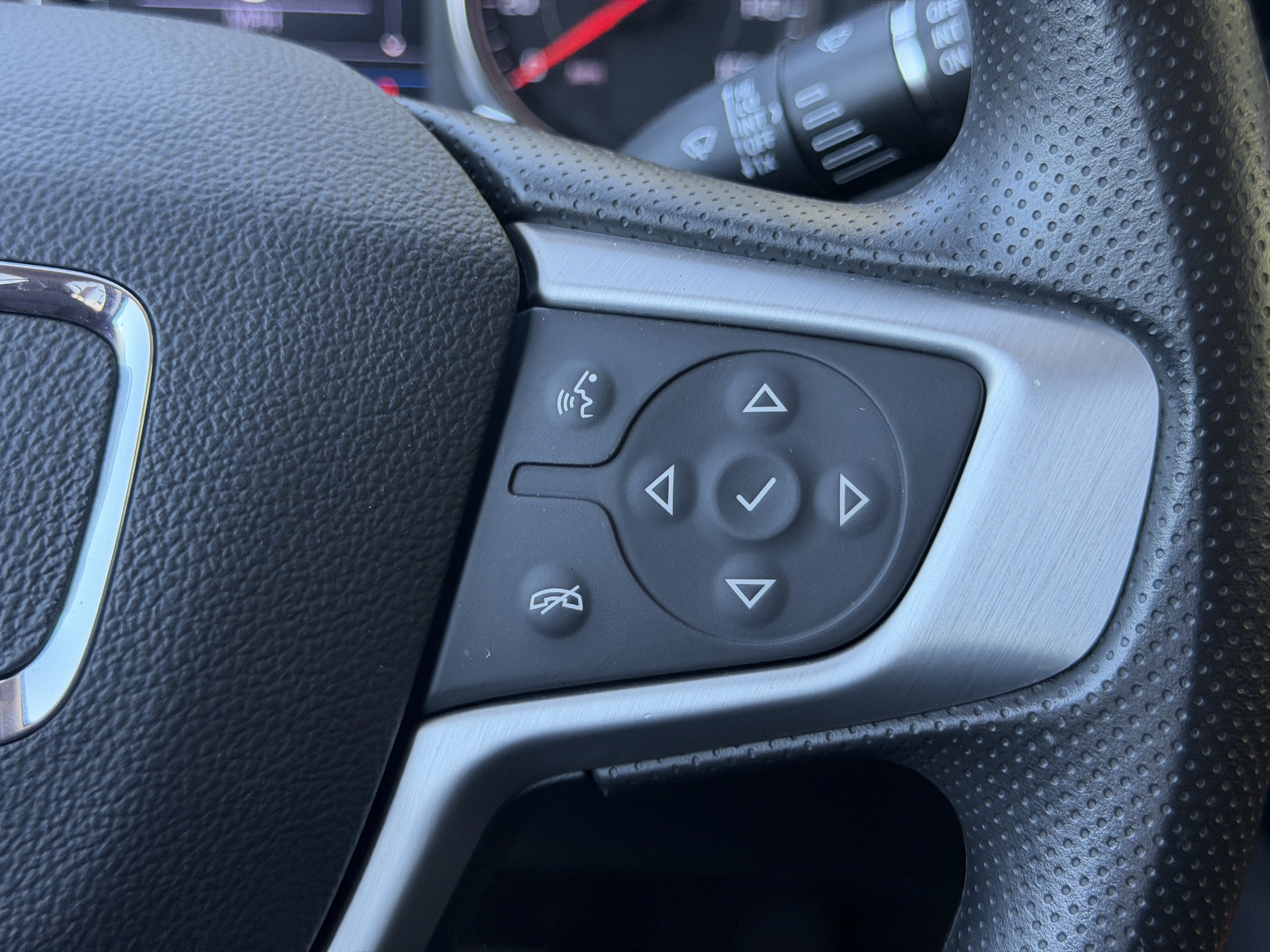 Used 2023 GMC Acadia SLE FWD image 31