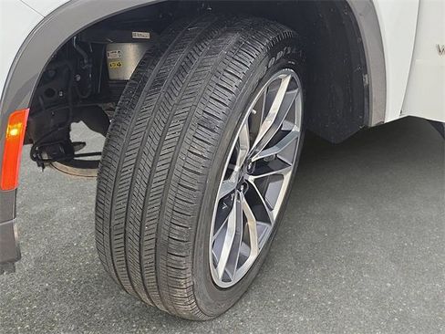 Used 2022 Jeep Wagoneer Series III w/ Premium Group I image 32