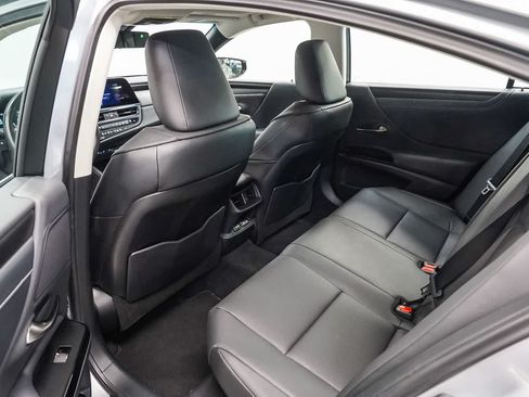 Used 2025 Lexus ES 300h w/ Premium Package FWD image 19