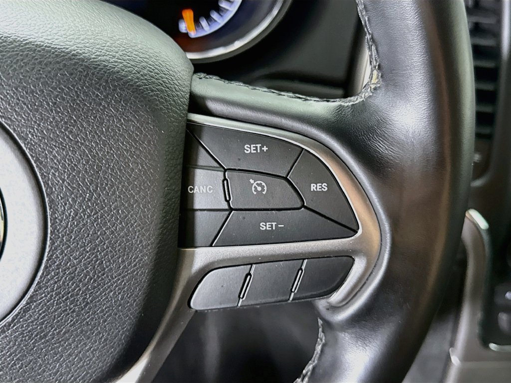 Used 2021 Jeep Grand Cherokee Laredo AWD/4WD image 21