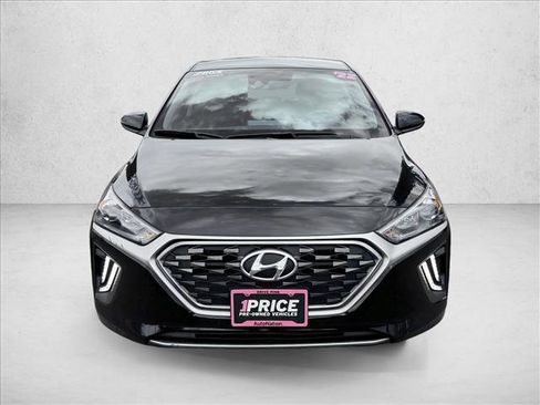 Used 2022 Hyundai Ioniq SE FWD image 2