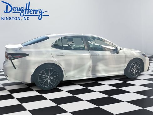 Used 2024 Toyota Camry SE image 6