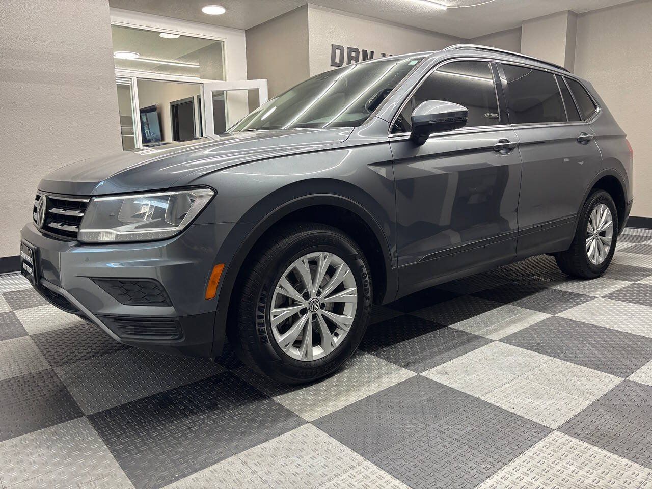 Used 2019 Volkswagen Tiguan SE w/ 3rd Row Seat Package AWD/4WD image 2