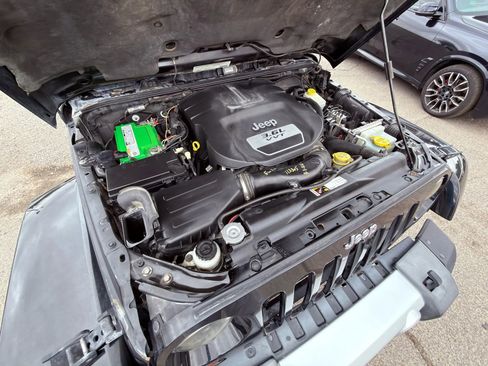 Used 2012 Jeep Wrangler Unlimited Sahara w/ Dual Top Group image 5