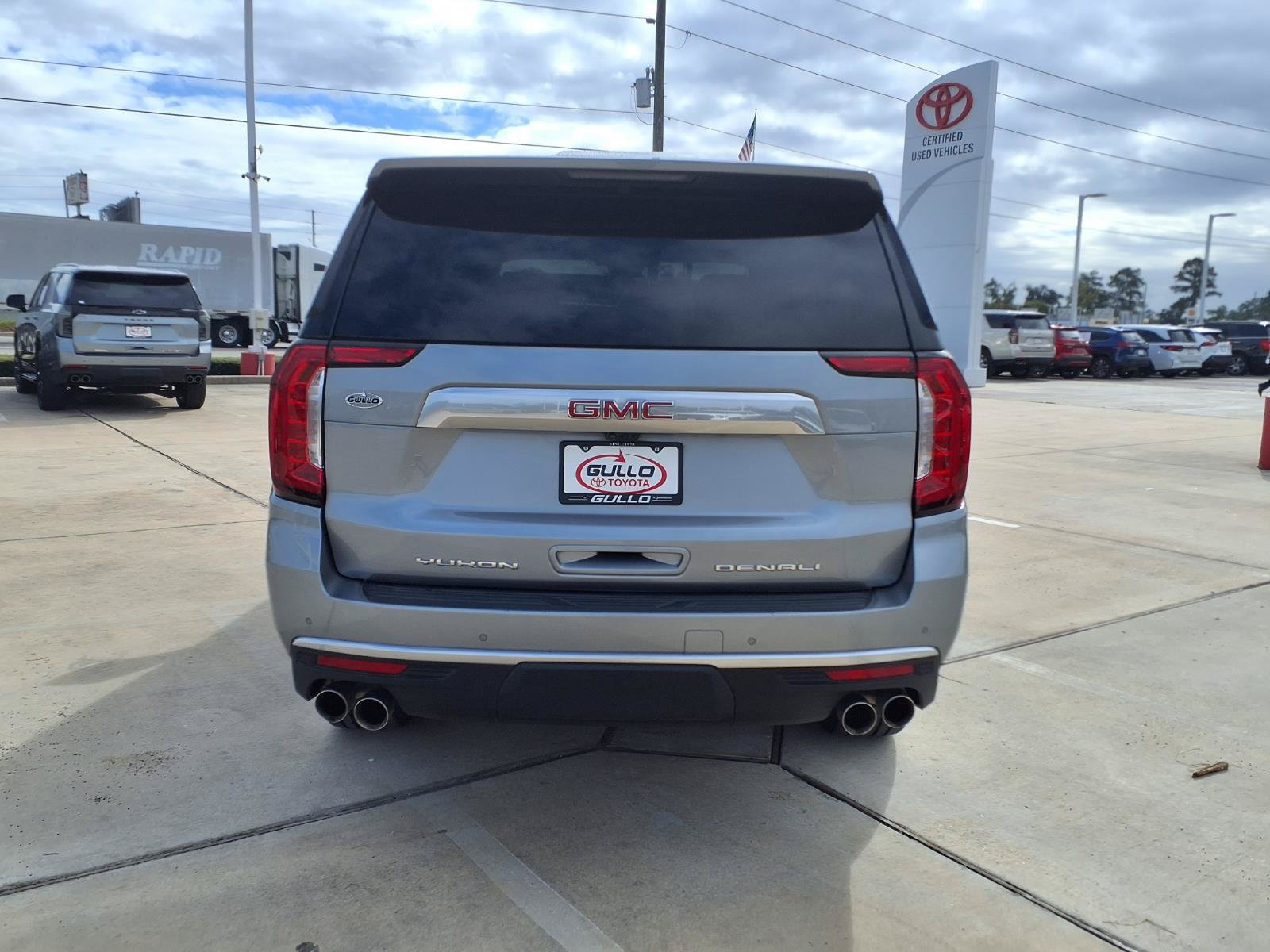 Used 2024 GMC Yukon Denali w/ Advanced Technology Package AWD/4WD image 6