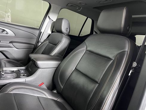 Used 2020 Chevrolet Traverse Premier w/ LPO, Blackout Package AWD/4WD image 5